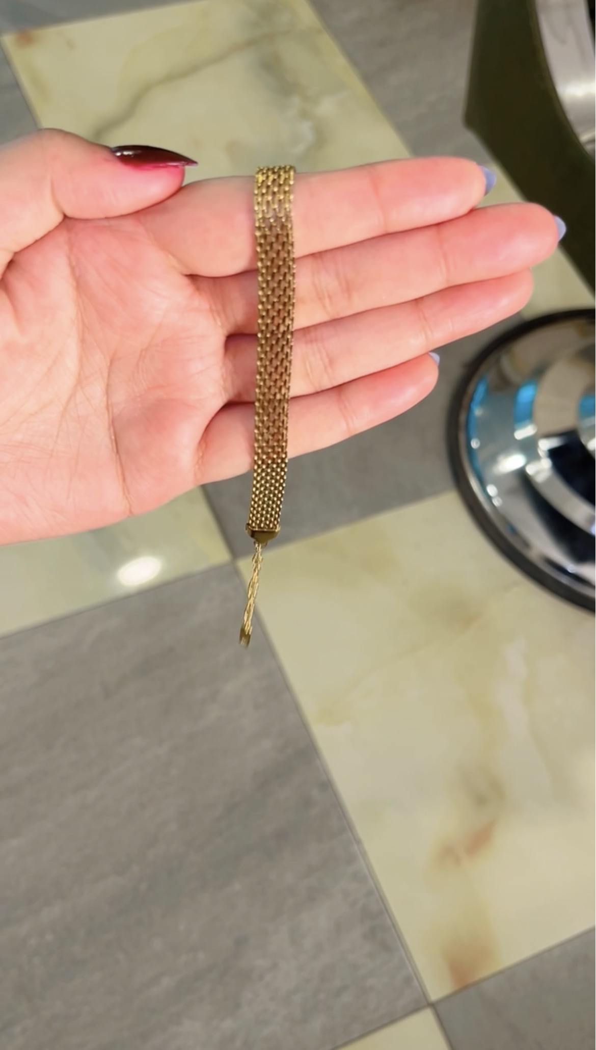 Soft, flexible mesh chain that sits close to the wrist